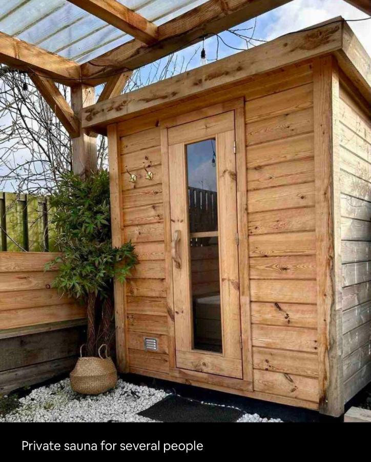 Wellness Bungalow With Jacuzzi &Sauna&Private Garden Near Amsterdam Vijfhuizen エクステリア 写真